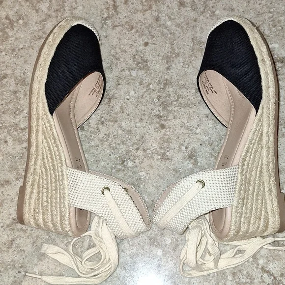 Journey Collection espadrille wedge sandals - Picture 6 of 10